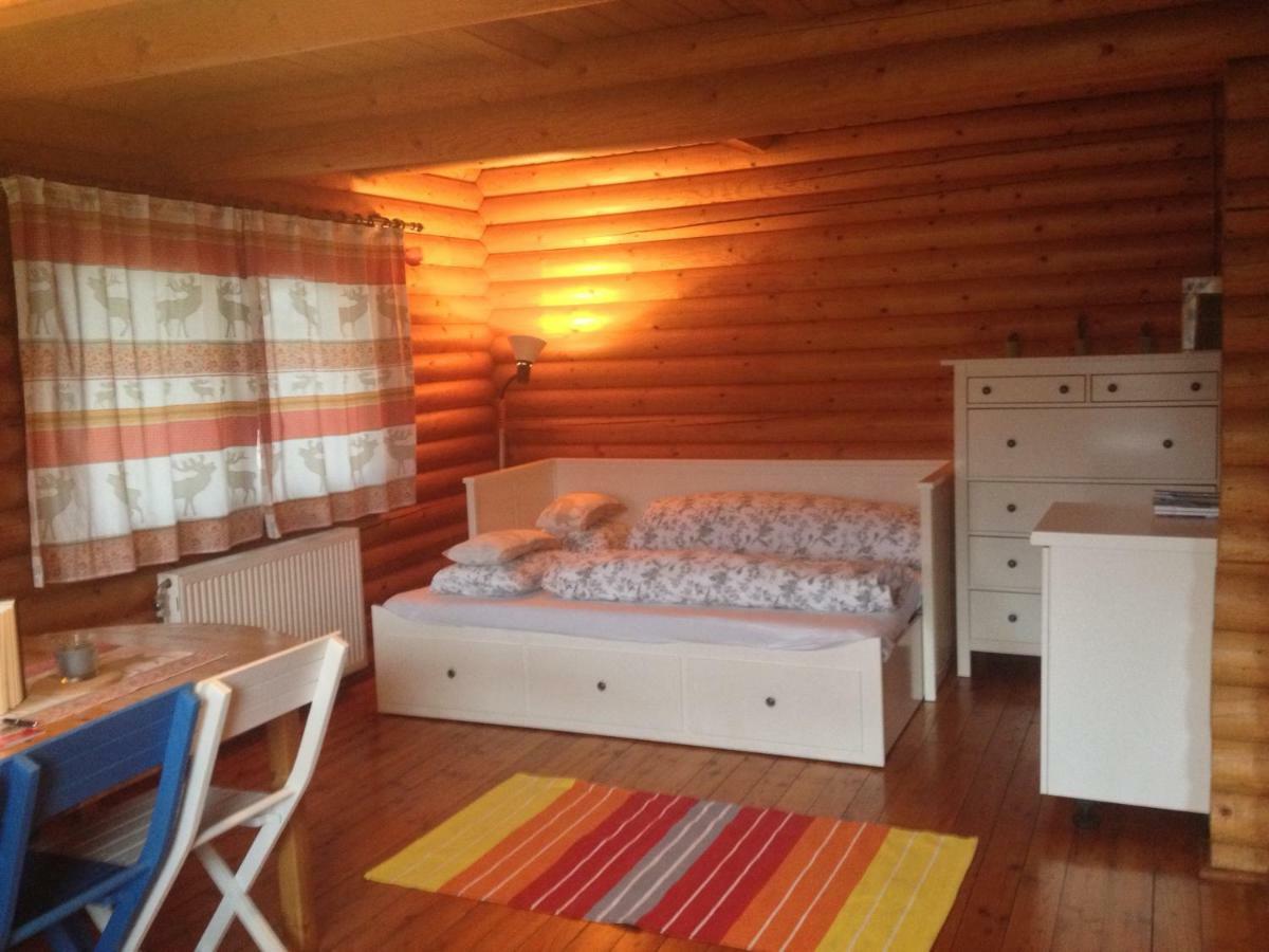 Gemuetliche Blockhuette In Wiennaehe Zofing Exterior foto